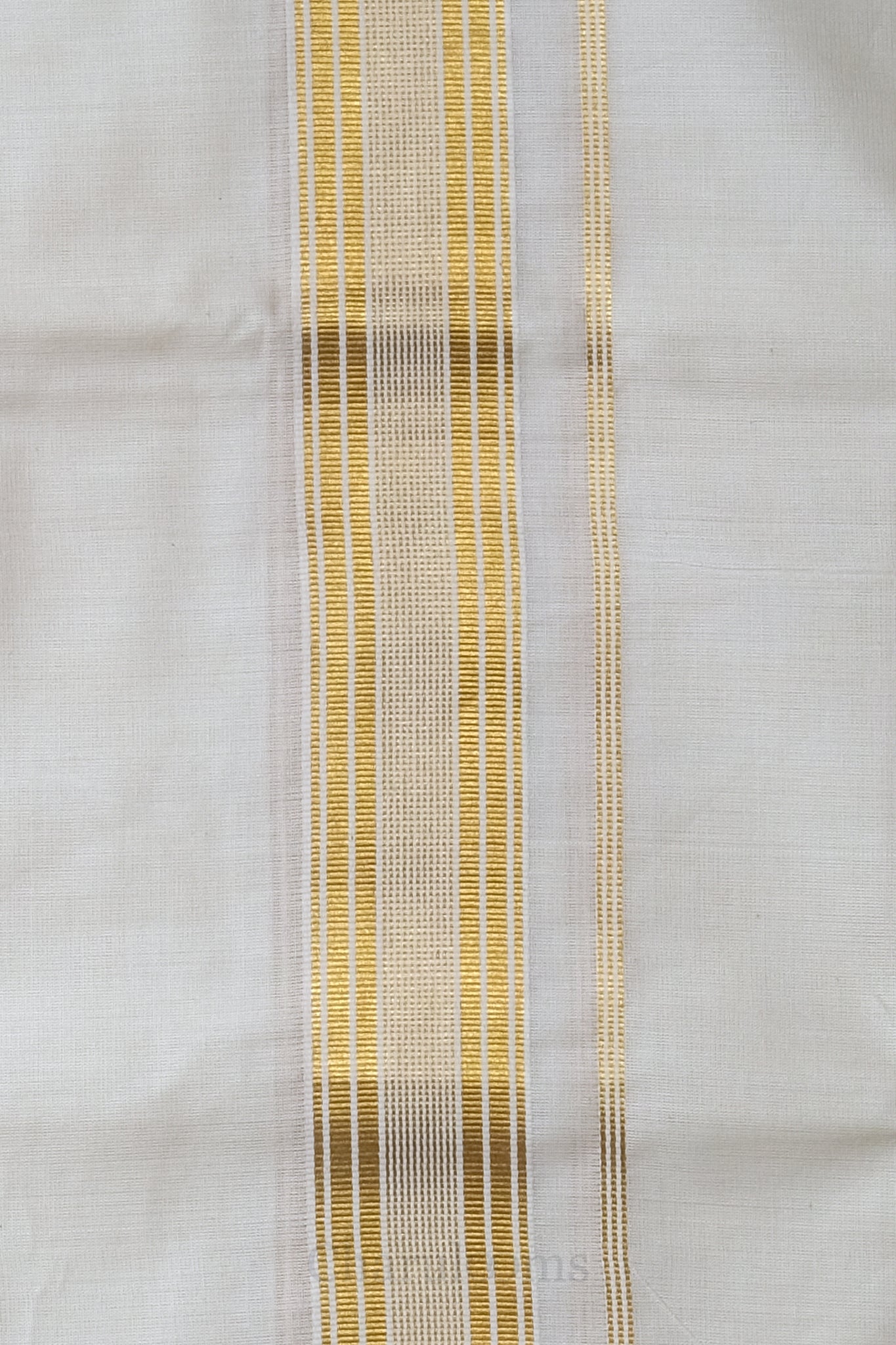 Golden Kara Kasav Mundu – 100% Cotton Traditional Kerala Dhoti